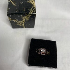 VINTAGE STERLING SILVER RING WITH BLACK STONE (5)